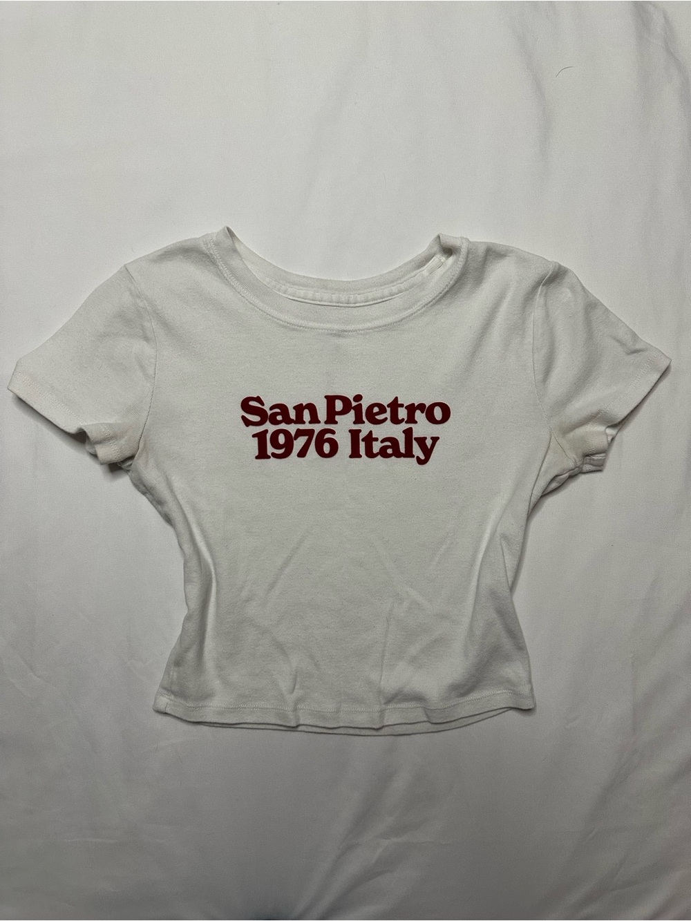 Hollister White Cropped Tee with Red 'San Pietro 1976 Italy'
